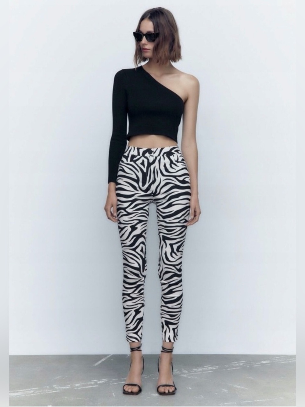 Zara-Zebra Print  women Skinny Pants - Black & White, size M